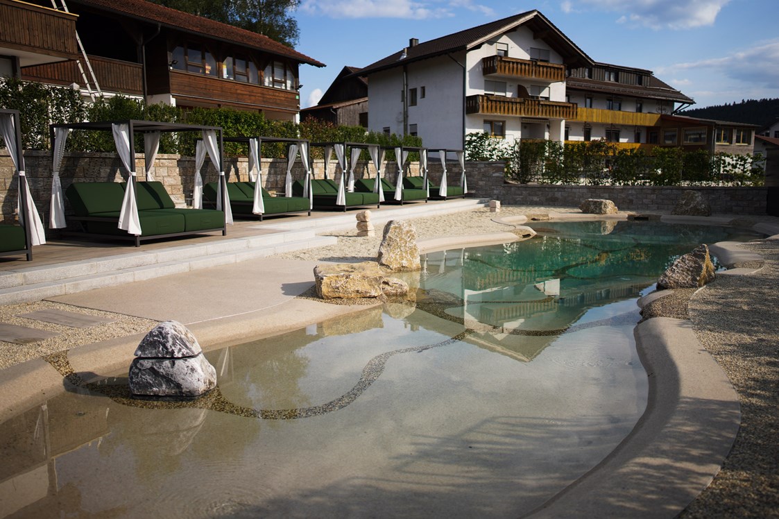 Frühstückspension: Lagunen Pool mit Strandfeeling - Ferienwohnungen "Zum Kramerwirt"