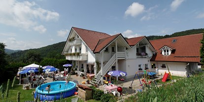 Pensionen - Frühstück: Frühstücksbuffet - Lindberg - Pool mit Biergarten - Landpension & Gasthaus Monika