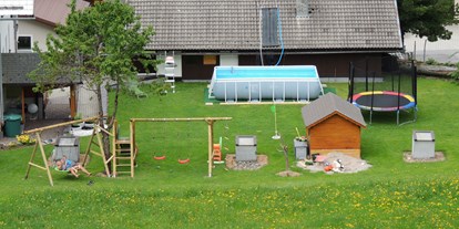 Pensionen - Hunde: erlaubt - Löbenau - Spielplatz für die Kinder
In den Sommer Monaten steht ein Pool zur Verfügung - Ferienwohnungen Haus Bergfried
