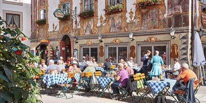 Pensionen - Frühstück: Frühstücksbuffet - Lermoos - Restaurant- Terrasse  - Traditionsgasthaus Alpenrose GMBH Mittenwald