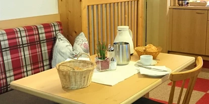Pensionen - Frühstück: Frühstücksbuffet - Gortipohl - Frühstücksraum - Haus Zeinissee