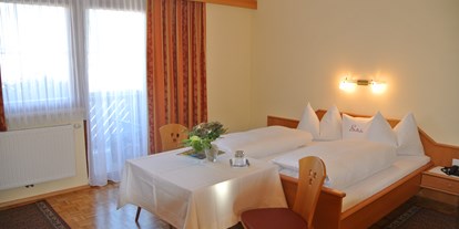 Pensionen - Frühstück: Frühstücksbuffet - Scharnitz - Doppelzimmer "Panorama" auch als Vierbettzimmer benutzbar (Couch ausziehbar 140x200) - Gasthof zum Stollhofer