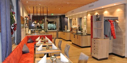 Pensionen - Frühstück: Frühstücksbuffet - Seefeld in Tirol - Buffet mit Restaurant - Gasthof zum Stollhofer