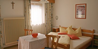 Pensionen - Frühstück: serviertes Frühstück - Tiroler Oberland - Doppelzimmer HOCHZEIGER - Haus Brigitte