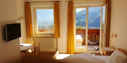 Pensionen - Kühlschrank - Lana (Trentino-Südtirol) - Unsere kleinen Doppelzimmer im 1. Stock haben auch einen schönen Blick auf Meran und sie sind dafür ein wenig günstiger. - Pension Plarserhof