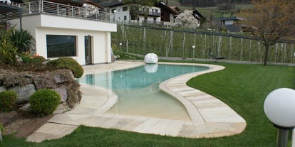 Pensionen - Trentino-Südtirol - So schön ist es bereits im April bei uns. Die ersten Sonnenstrahlen genießen und den Alltag vergessen. - Pension Plarserhof