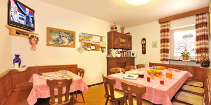 Pensionen - Frühstück: serviertes Frühstück - Corvara / Alta Badia - Frühstücksraum und Aufenthaltsraum - Hörmannhof