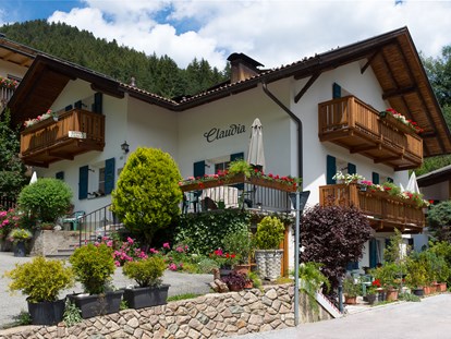 Pensionen - Garten - Trentino-Südtirol - Haus Claudia - ein kleines aber feines Haus... - Haus Claudia