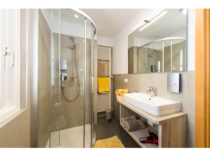 Pensionen - Umgebungsschwerpunkt: See - Seis am Schlern - Dusche Doppelzimmer ANNA - Haus Claudia