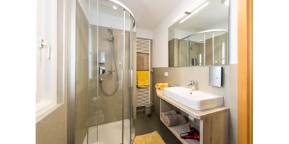 Pensionen - Balkon - Deutschnofen - Dusche Doppelzimmer ANNA - Haus Claudia