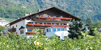 Pensionen - Art der Pension: Frühstückspension - Latsch (Trentino-Südtirol) - Frontansicht Pension Pardell - Pension Pardell - Zimmer Frühstück und Ferienwohnungen