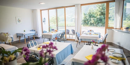 Pensionen - Balkon - Tscherms - Frühstücksraum - Pension Pardell - Zimmer Frühstück und Ferienwohnungen