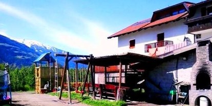 Pensionen - Spielplatz - Trentino-Südtirol - unser Spielplatz mit Grillstelle  - Sackgut- Hof