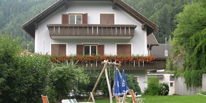 Pensionen - weitere Verpflegungsmöglichkeiten: Mittagessen - Abtei (Trentino-Südtirol) - Garten Spielplatz - Gasthof Albergo Obermair