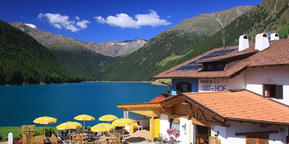 Pensionen - Frühstück: serviertes Frühstück - Lana (Trentino-Südtirol) - der Leithof im Sommer - Pension Leithof **