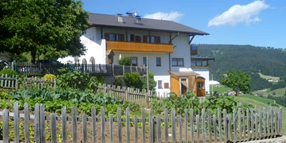 Pensionen - Frühstück: serviertes Frühstück - Blumau (Trentino-Südtirol) - Der Rastlhof im Sommer :) - Rastlhof