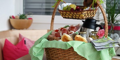 Pensionen - Frühstück: Frühstücksbuffet - Oberinn am Ritten - Frühstückskorb - Haus Karin ***