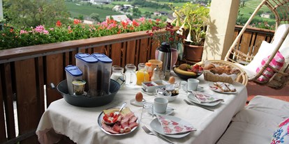Pensionen - Frühstück: Frühstücksbuffet - Trentino-Südtirol - Frühstückstisch - Haus Karin ***