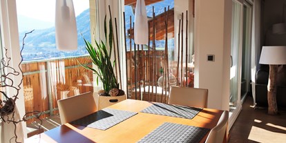 Pensionen - Garten - Trentino-Südtirol - Essbereich Mansardenwohnung - Haus Karin ***