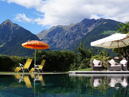 Pensionen - Kühlschrank - Lana (Trentino-Südtirol) - Pool aus Quarzid Verde Gestein - Active B&B Prairerhof