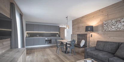 Pensionen - Kühlschrank - Anthol/Niedertal - Küchenzeile und Wohnbereich - Ahrner Wirt Apartments