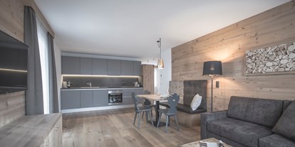 Pensionen - Mühlen in Taufers - Küchenzeile und Wohnbereich - Ahrner Wirt Apartments