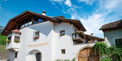 Pensionen - Umgebungsschwerpunkt: See - Trentino-Südtirol - Gasshuberhof Hofansicht  - Gasshuberhof der Fam. Mauracher 
