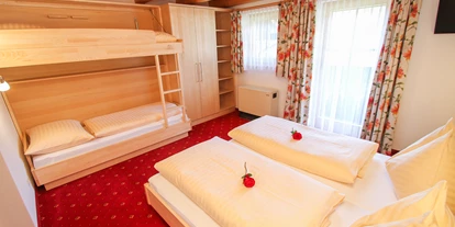 Pensionen - Langlaufloipe - Gumping (Sankt Martin bei Lofer) - Schlafzimmer mit vier Betten - Urlaubsparadies Liebmannhof
