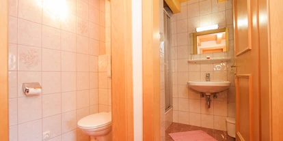 Pensionen - Spielplatz - St. Jakob in Haus - dazugehöriges Badezimmer mit separatem WC - Urlaubsparadies Liebmannhof