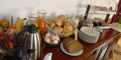 Pensionen - Frühstück: serviertes Frühstück - St. Jakob in Haus - Frühstücksbuffet bei Pension zu Hause - Pension zu Hause