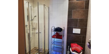 Pensionen - Kühlschrank - Grubing - Badezimmer - Haus Roland