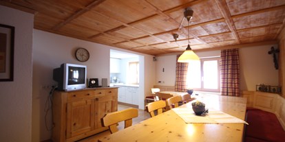 Pensionen - Umgebungsschwerpunkt: See - Wald am Arlberg - "Bergrösle" Esszimmer und Küche für 8 - 18 Personen, mit 4 -6 Schlafzimmer je nach Gruppengröße - Schwarzmann's Ferienwohnungen