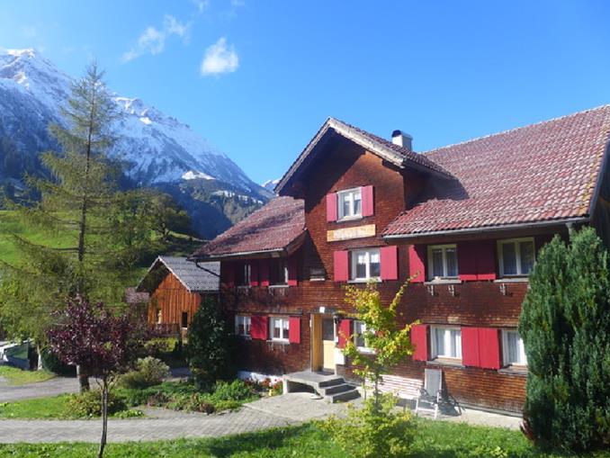Frühstückspension - Gebäudeansicht - Bergwelt-M