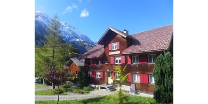 Pensionen - WLAN - Vorarlberg - Gebäudeansicht - Bergwelt-M
