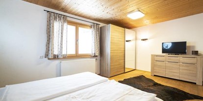 Pensionen - Umgebungsschwerpunkt: Berg - Wald am Arlberg - Apart DG - Schlafzimmer 1 - Bergwelt-M