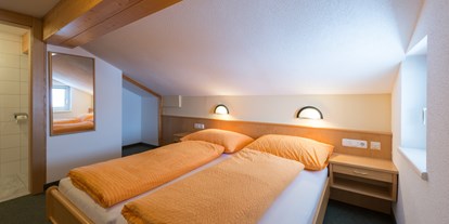 Pensionen - Kühlschrank - Holzgau - Doppelzimmer Alpenblick 1 - Haus Alpenblick