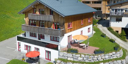 Pensionen - Seeberg (Sonntag) - Haus Rothorn auf 1.500m Seehöhe, sonnige Lage im Ortsteil Nesslegg in Schröcken - Haus Rothorn Appartements
