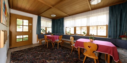 Pensionen - weitere Verpflegungsmöglichkeiten: Abendessen - Tösens - Eingangsbereich - Pension Tirol