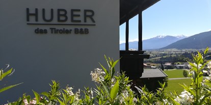 Pensionen - Terrasse - Ellbögen - Gästehaus Huber das Tiroler B&B