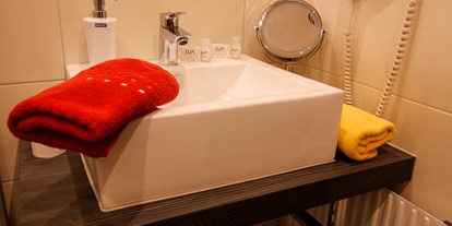 Pensionen - Kühlschrank - Imst - Badezimmer  - Haus Tirol Appartements