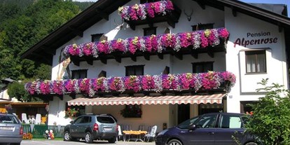 Pensionen - Art der Pension: Frühstückspension - Pinzgau - Frontansicht der Pension Alpenrose ***
Zell am See im Sommer  - Pension Alpenrose