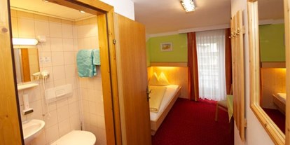 Pensionen - Sauna - PLZ 5700 (Österreich) - Einzelzimmer mit DuscheWC, Föhn,Telefon, Radio, Sat-TV, W-Lan und Balkon  - Pension Alpenrose
