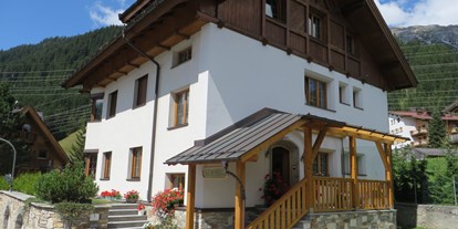 Pensionen - Garage für Zweiräder - St. Gallenkirch - Eingang - Straße - Apartmen  -  Arlberg - Sophia
