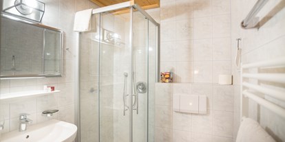 Pensionen - Umgebungsschwerpunkt: am Land - Moos (St. Veit in Defereggen, Matrei in Osttirol) - Neue Badezimmer mit Dusche/WC - Haus Veidlis