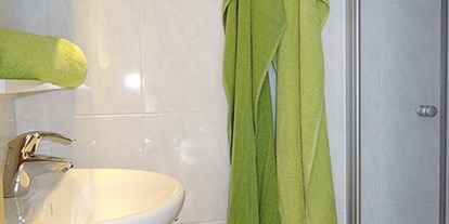 Pensionen - Fahrradverleih - Doppelzimmer"2"....Dusche und von einander getrenntes WC... - Haus Heidi