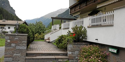 Pensionen - Garage für Zweiräder - PLZ 6444 (Österreich) - Eingang - Pension Gschwandthof
