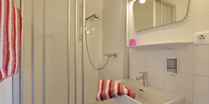 Pensionen - Umgebungsschwerpunkt: am Land - Kleinsöll - Beispielbild Badezimmer / DZ  - Haus Lukas 