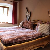 Frühstückspension - Schlafzimmer "Urige Hütte", ideal für 2 Erwachsene für einen romantischen Urlaub am See! - Tiefala´s Eck