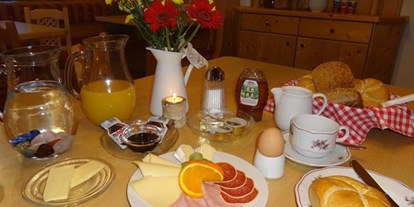 Pensionen - Frühstück: Frühstücksbuffet - Aich (Aich) - Entingerhof