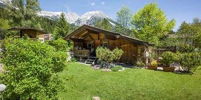 Pensionen - Umgebungsschwerpunkt: Berg - Garten mit Gartenhütte - Zimmer & Appartements Pension Hinterholzer